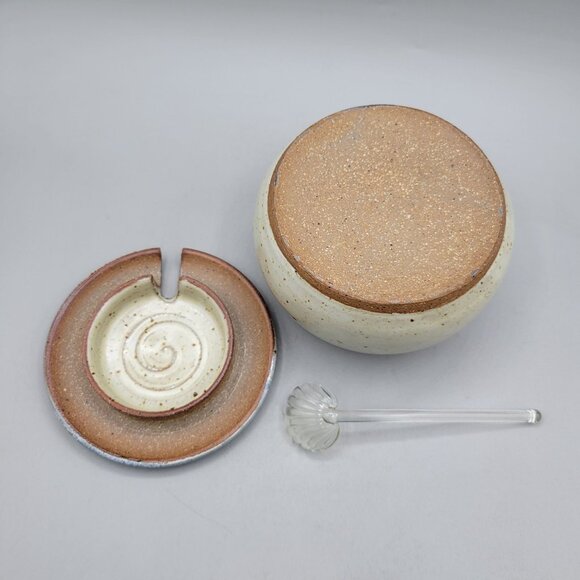 Blue Spruce Pottery Studio Condiment or Honey Pot With Lid and Glass Spoon - Picture 7 of 8